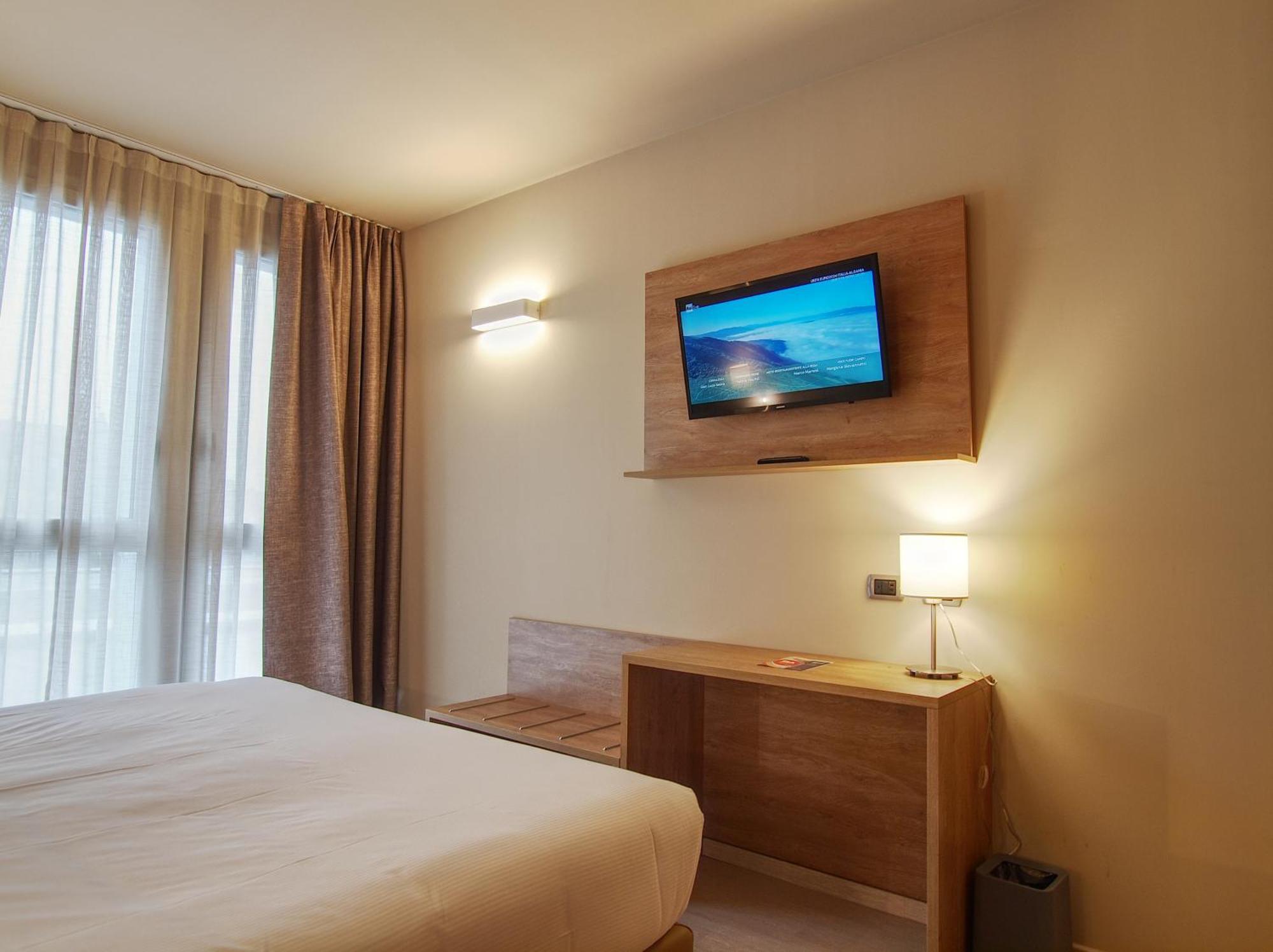 Tower Hotel Malpensa Busto Arsizio Esterno foto