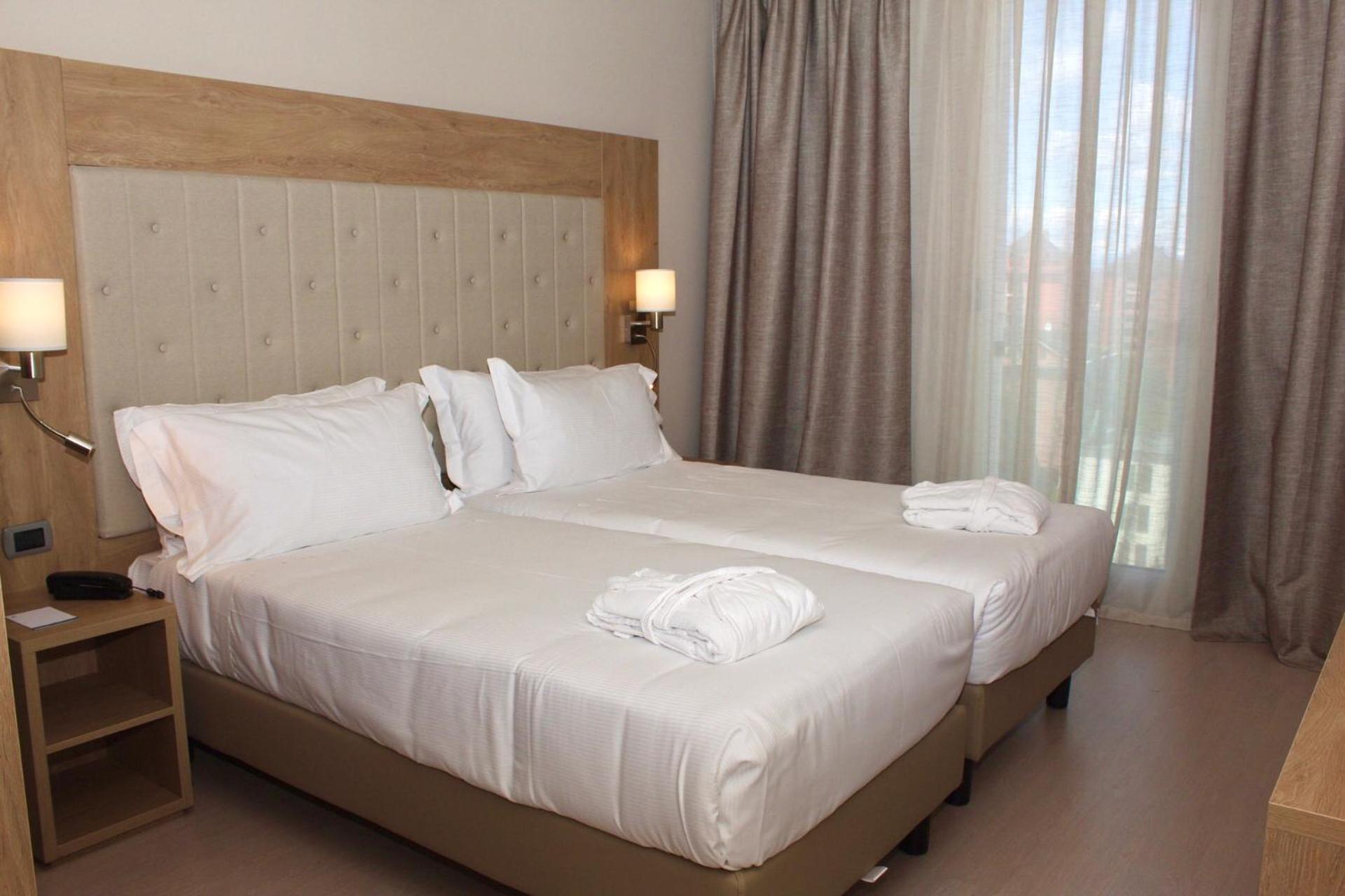 Tower Hotel Malpensa Busto Arsizio Esterno foto